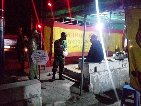 Koramil Sambi Patroli Ingatkan Pedagang
