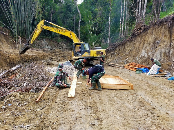 Medan Ekstrem, Akhirnya Material Gorong-gorong Sampai di Lokasi Sasaran Fisik