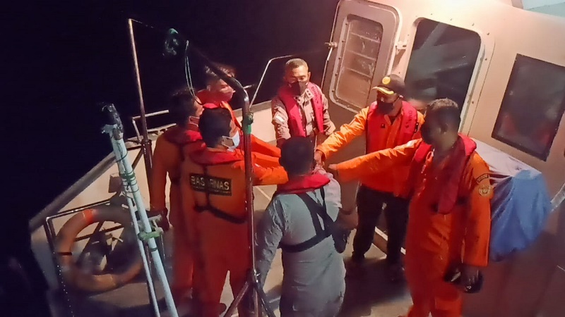 Personel SPPKL Tual Berhasil Temukan Longboat Mati Mesin di Perairan Pulau Dua