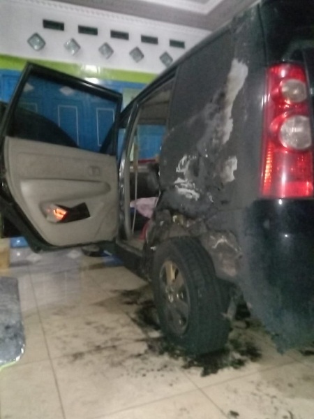 TEROR Pembakaran di Rumah WARTAWAN, Avanza Dibakar OTK