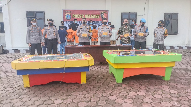 2 Orang Penyedia Tempat dan 10 Pemain Judi Tembak Ikan Ditangkap Petugas Polres Taput