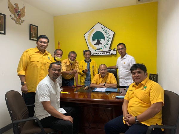 Aktor Ganteng Sultan Djorghi Masuk Golkar