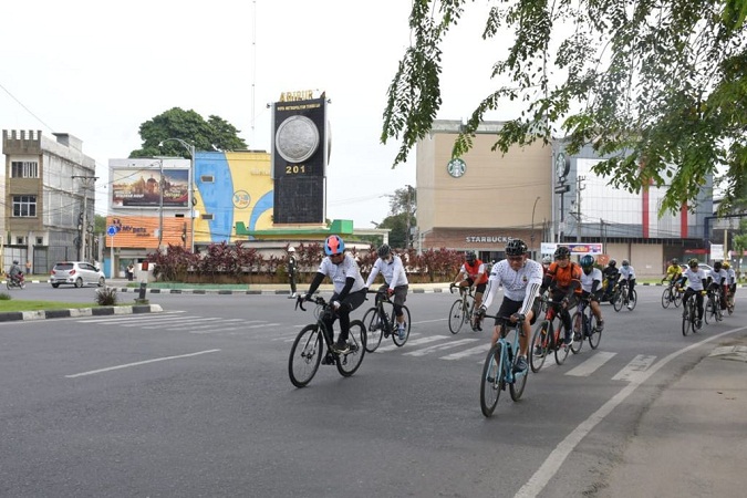 Dalam Rangka Sambut HUT ke-76 TNI, Pangdam I/ BB Gowes Bersama PJU dan Masyarakat