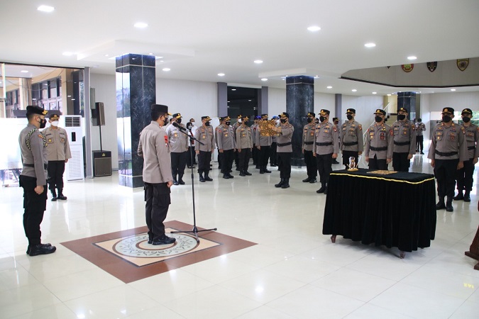 Kapolda Kalbar Pimpin Upacara Penandatanganan Komitmen Kinerja Personel Polri dan PNS Polda