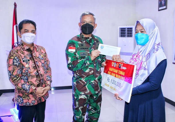 Kodam XII/Tpr Menyalurkan Bantuan Tunai untuk PKL dan Warung di Wilayah Pontianak