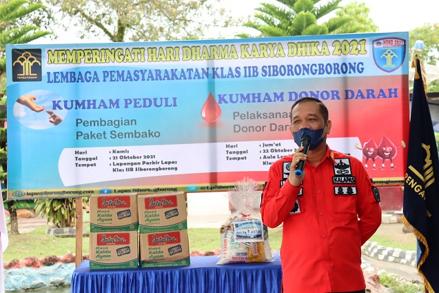 Lapas Siborongborong Kanwikumham Sumut Beri Paket Sembako kepada Masyarakat Siborongborong
