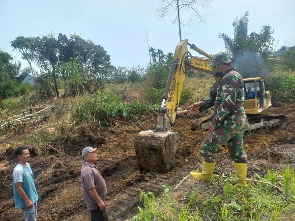 Medan Ekstrem, Pemasangan Gorong-gorong di Aornakan 2 Terus Dikerjakan Satgas