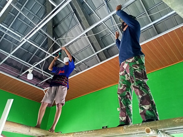 Sasaran Fisik Tambahan TMMD Reg 112 Kodim 0726/Sukoharjo, Pemasangan Plafon Masjid Khulafa’ar Rasyidin