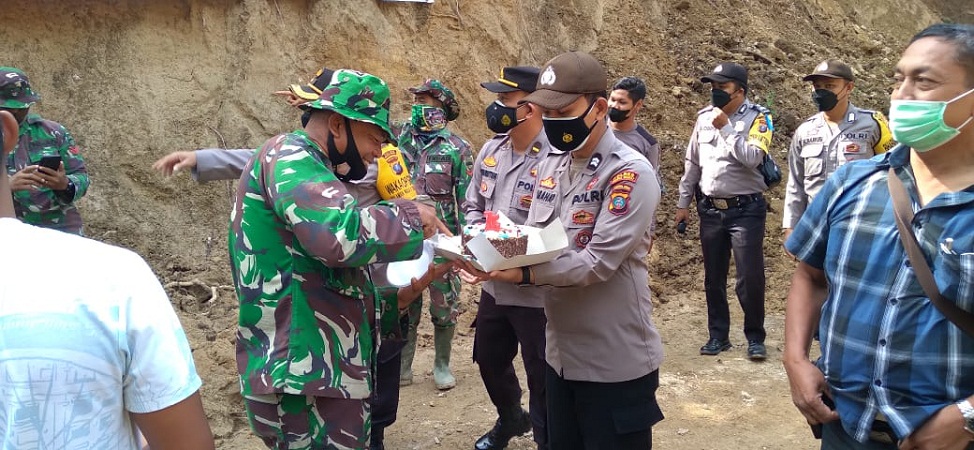 Satgas TMMD Kodim 0206/Dairi, Beserta Personil Polres Pakpak Bharat Rayakan HUT TNI