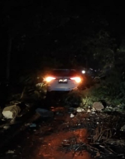 Tanah Longsor di Sekitar Tikungan Tirtanadi Sibolangit