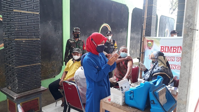 Vaksinasi Ratusan Warga di Pendopo Pandowo 5 Berjalan Lancar