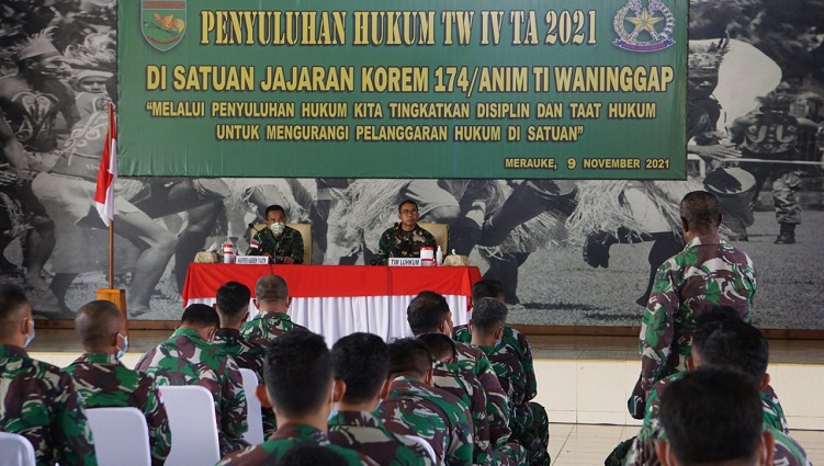 Antusias Prajurit Korem 174/Merauke Beserta Persit Koorcabrem 174 PD XVII/Cenderawasih Mengikuti Penyuluhan Hukum