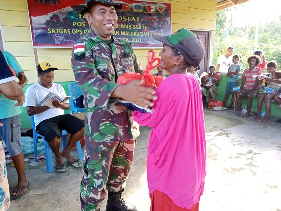 Dukung Program Pemerintah Satgas Pamrahwan Maluku Yonarhanud 11/WBY Laksanakan Baksos dan Pelayanan Kesehatan Gratis