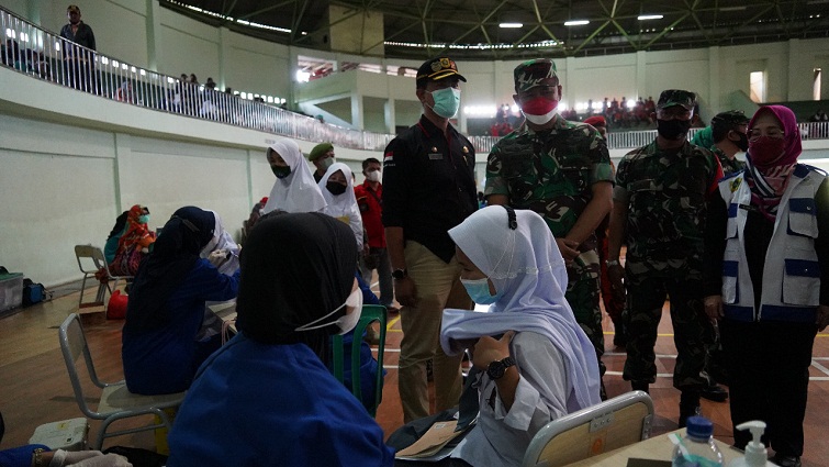 Gerilya Vaksinasi Ds. Waru Kec Parung Danrem 061/Sk Terjun Lansung Totalitas Sudah Mencapai 889.337 Masyarakat Tervaksin