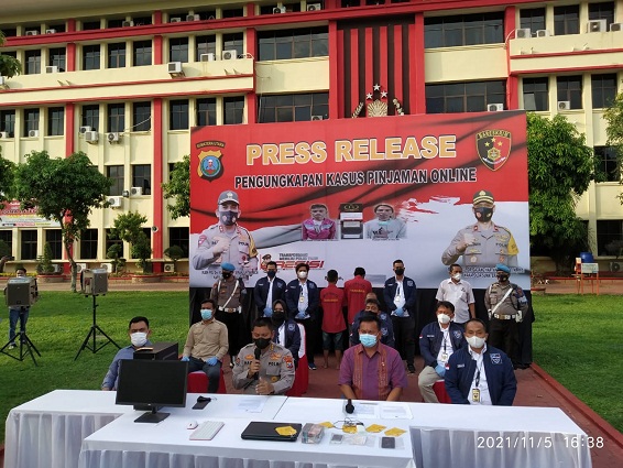 Polda Sumut Adakan Press Rilis Terkait Dua Tersangka Diduga Penipuan Online