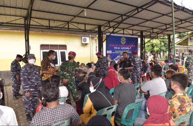 Sekcam Medan Marelan Bersama Wadan Lantamal I Tinjau Serbuan Vaksinasi di Tanah 600