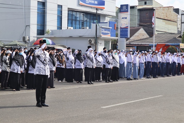 Bupati Rohil Memimpin Apel Peringatan HGN dan HUT PGRI