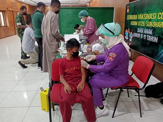Kodim Sukoharjo Melaksanakan Vaksin 200 Anak Usia 6-11 Tahun