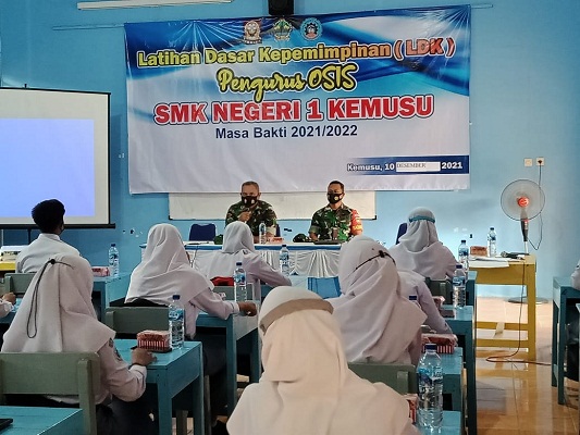 Koramil Kemusu Memberikan Wasbang Kepada Siswa-siswi SMKN I Kemusu