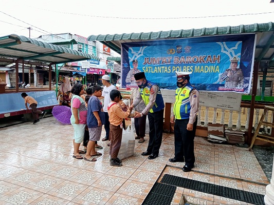 Mari Kita Sisihkan Rezeki Kita untuk Berbagi dan Sedekah kepada Anak Yatim/Piatu