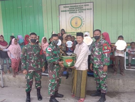 Tingkatkan Para Santri Mencintai Musik Islami, Satgas Yonif 751/VJS  Berikan Bantuan Seperangkat Alat Musik
