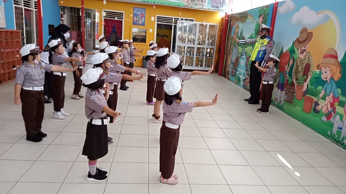 Antisipasi Penularan Covid-19 pada Anak Usia Dini, Ini yang Dilakukan oleh Aipda Indra