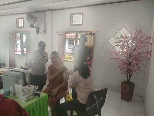 Pengamanan dan Monitoring Kegiatan Vaksinasi Covid-19 di Balai Pertemuan Ohoi Tutrean