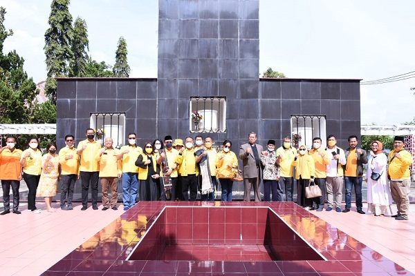 Perayaan Natal dan Syukuran Tahun Baru Partai Golkar Sumut Diawali dengan Bazar UMKM, Ziarah dan Baksos 