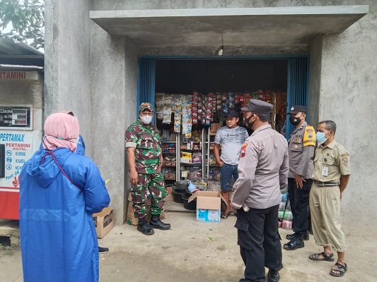 Babinsa Bersinergi Melakukan Tracking di Desa Sambeng