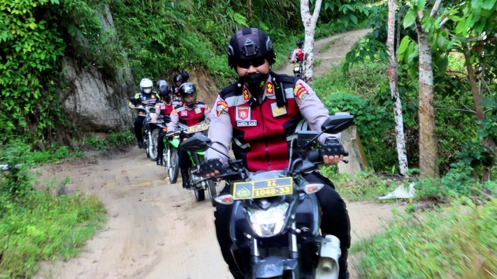 Gunakan Sepeda Motor, Kapolres Madina Tinjau Giat Vaksin di Daerah Pedalaman