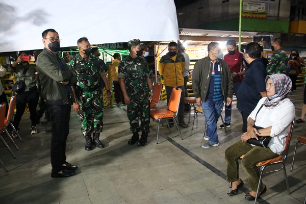 Pangdam XII/Tpr Memberikan Bantuan dengan Paket Sembako