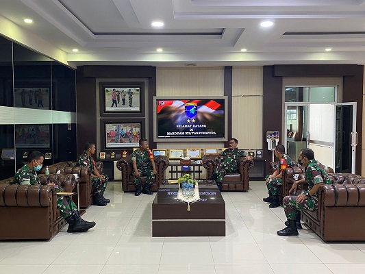 Pangdam XII/Tpr Mengapresiasi Babinsa Penolong Warga Korban Lakalalin