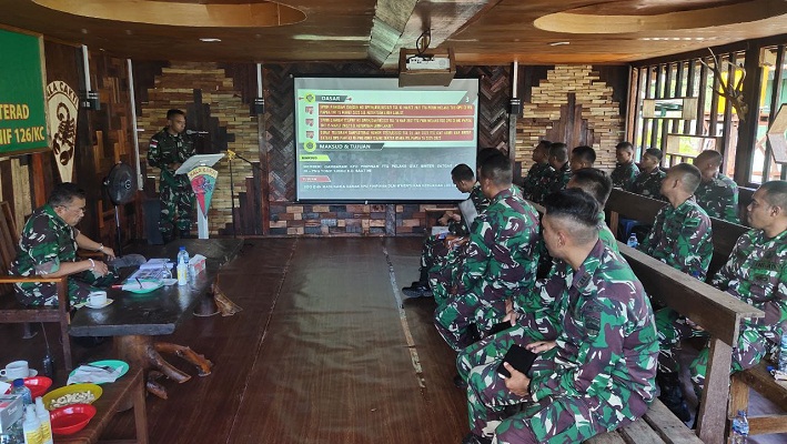 Pembekalan dan Asistensi Satgas Ops Pusterad kepada Satgas Yonif 126/KC