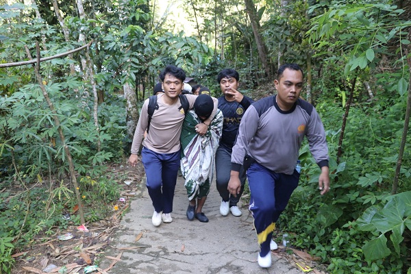 Polda Sumut Musnahkan Dua Hektar Ladang Ganja di Pegunungan Tor Mangompang