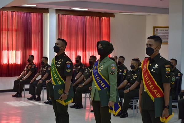 Prajurit Berprestasi Kodam XII/Tpr Menjadi Wisudawan Terbaik Poltekad