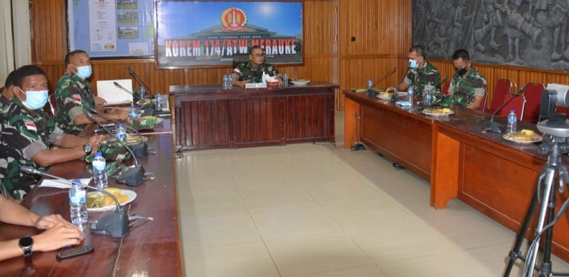 Sampaikan Visi dan Misi, Danrem 174 Merauke Menggelar Vidcon dengan Satuan Jajaran dan Satgas yang Ada