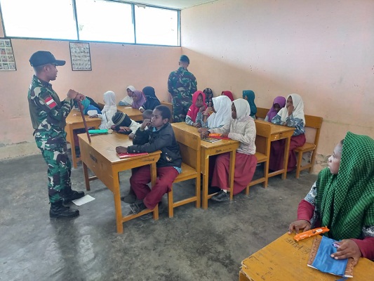 Satgas Kodim Yalimo Yonif RK 751/VJS Memberi Materi Wawasan Kebangsaan bagi Generasi Muda