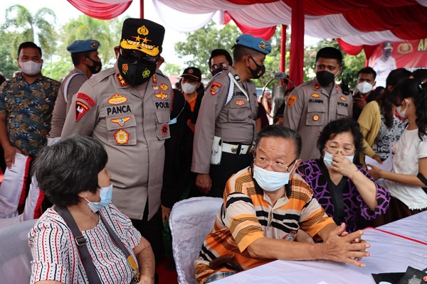Tinjau Vaksinasi Serentak Lansia di Asahan, Kapolda Sumut: Rapatkan Barisan, Perketat Prokes