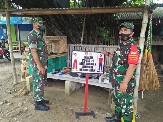 Wujud Kepedulian Wilayah Babinsa Rutin Patroli dan Berikan Himbauan Prokes