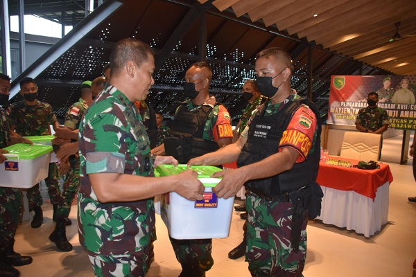 Danrem 174 Merauke Mendampingi Pangdam XVII/Cenderawasih Kunjungi Pos Satgas Pamtas RI-PNG Yonif 123/Rajawali