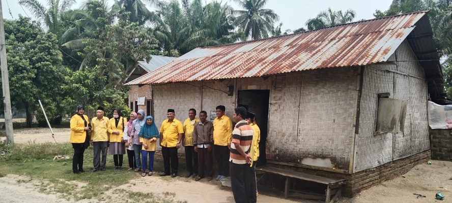 Edi Surahman Sinuraya Pimpin Bedah Rumah Golkar Langkat di Kecamatan Gebang