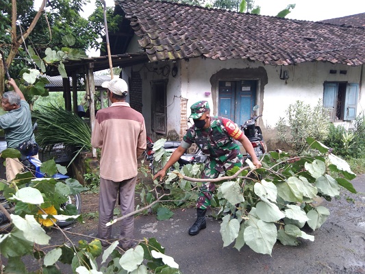 Gotong Royong Sarana Perkuat Kemanunggalan TNI Bersama Rakyat