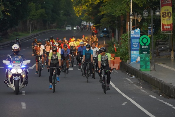 Gowes Jumat Sehat, Kodam IX/Udayana Menjaga Kekompakan dan Kebersamaan