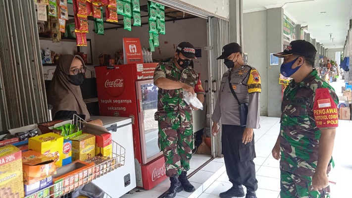Himbau Warga Pasar Grogol Tetap Waspada, Koramil 09 Grogol dan Polsek Intensifkan Himbauan Prokes