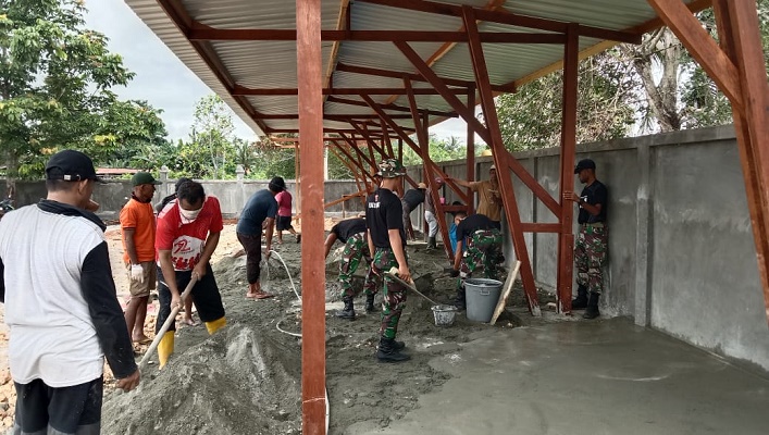 Jelang Bulan Puasa, Satgas Pamtas RI-PNG Yonif 711/Raksatama Membantu Karya Bakti