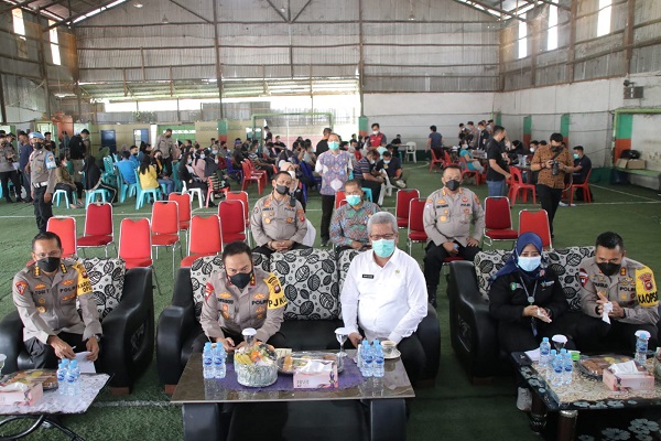 Kapolda Kalbar Menghadiri Vaksinasi Serentak Seluruh Indonesia Secara Virtual