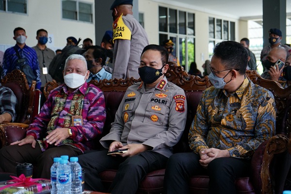 Kapolda Kalbar Menghadiri Vaksinasi Serentak di Politeknik Negeri Pontianak