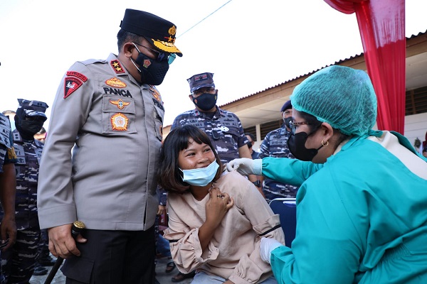 Kapolda Sumut Pantau Vaksinasi Kampung Nelayan