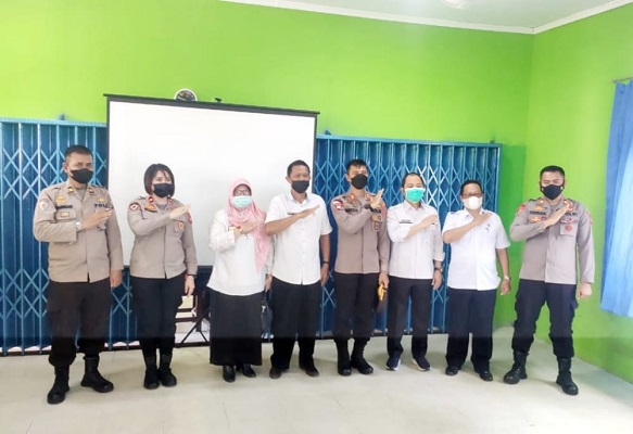 Kapolres Kubu Raya Menghadiri Zoom Meeting Vaksin Serentak Indonesia