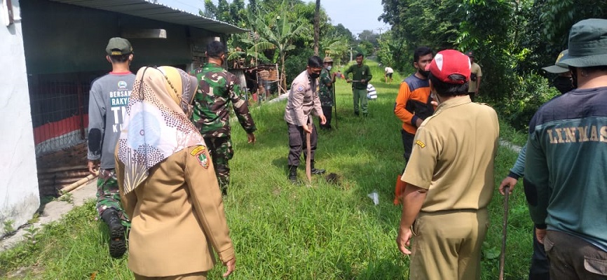 Koramil 03/Serengan Bersama Masyarakat Menanam Puluhan Pohon untuk Lestarikan Alam